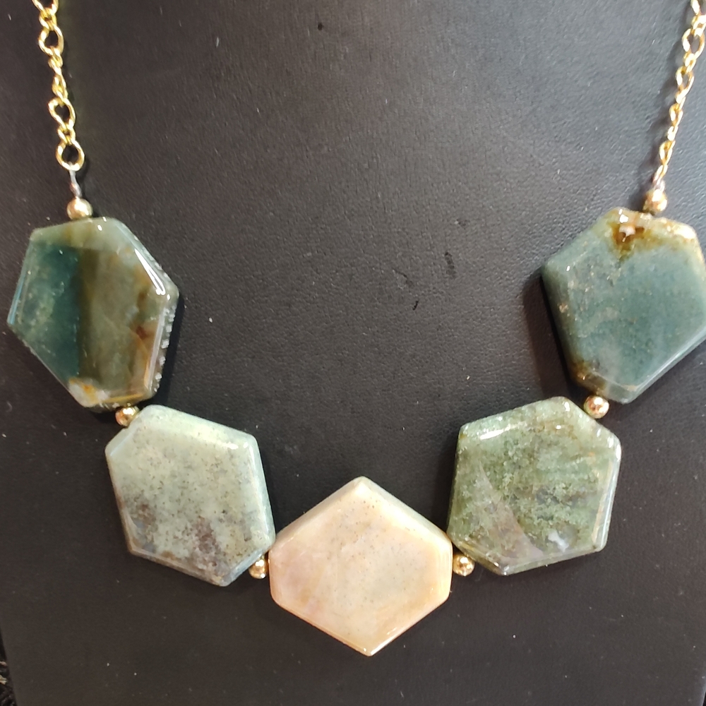Elegant Multicolor Stone Collar Necklace